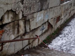 Летом в Сумах начнут ремонт обваливающихся стен