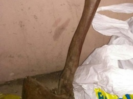 В Запорожье сотрудник фирмы топором отрубил палец клиенту (ФОТО)