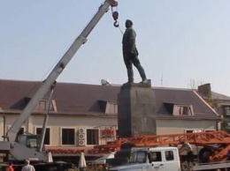 В Бахмуте не будут переплавлять памятники Артему и Ленину