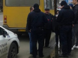 В Кременчуге транспортный коллапс. Копы штрафуют водителей маршруток за переполненные салоны (ФОТО)