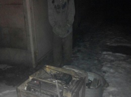 В Лисичанске полиция ночью задержала мужчину, использовавшего санки не по назначению (Фото)