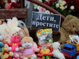 "Тела выгорели настолько, что их невозможно опознать": в Кемерово люди месяц не смогут похоронить своих родных