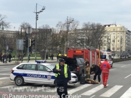 Неизвестный мужчина пригрозил взорвать себя возле парламента Сербии