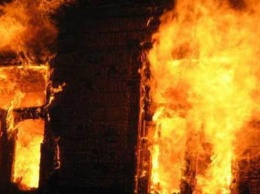 В Кривом Роге поздно вечером загорелся частный дом