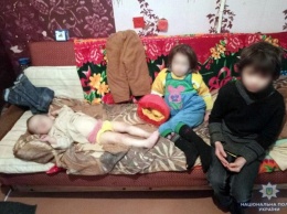 В Мариуполе мать на три дня оставила малолетних детей в запертой квартире