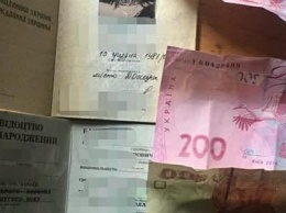 Женщина предлагала взятку на КПВВ под Мариуполем (ФОТО)