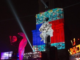 3D и Президентский оркестр: как в Киеве началась "Французская весна"