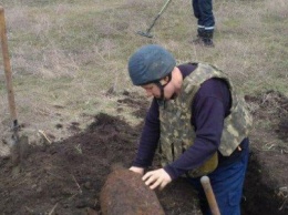 Вчера в Запорожской области спасатели нашли много взрывоопасных предметов: среди них авиабомба, - ФОТО