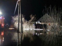 В результате наводнения в Сумской области спасатели эвакуировали 43 человека