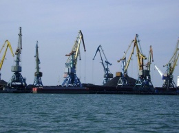 Дождь мешает грузить зерно в порту Николаева
