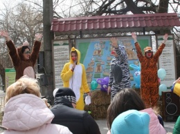 В День смеха гостей Одесского зоопарка веселили на Зооюморине