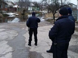 Полиция в Чернигове взяла под охрану подтопленные дома, чтобы не допустить мародерства