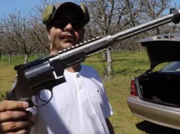Поклонник оружия проверил Benz S Class на пуленепробиваемость