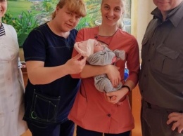 В Одессе ищут маму для спасенной недоношенной девочки (ФОТО)