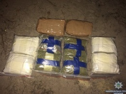 Киевлянин получил по почте полтора кило наркотиков