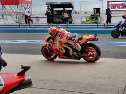 MotoGP: Маркес чудом избежал большой аварии прямо на пит-лейне ArgentinaGP - видео