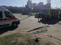 Лужа крови: в Киеве пьяный пассажир разбил голову в маршрутке