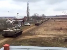 Появилось видео, как российская техника едет к украинской границе