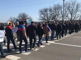 На Николаевщине утром протестующие перекрыли трассу, - ФОТО