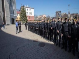 На улицы Днепра вышли муниципалы в форме шашечками (ФОТО)