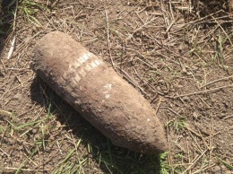 Во время земляных работ молодой мужчина нашел минометную мину и артиллерийский снаряд