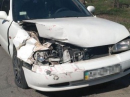 В Мариуполе пьяный водитель влетел в припаркованный автомобиль с пассажирами (ФОТО)