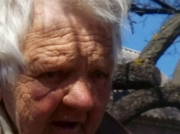Потерялась на кладбище: в Каменском разыскивают родственников пожилой женщины