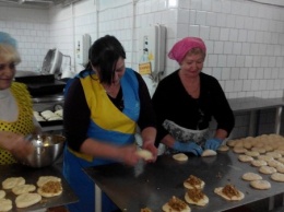 Жительницы Желтых Вод приготовили 1760 пирожков для бойцов на передовой