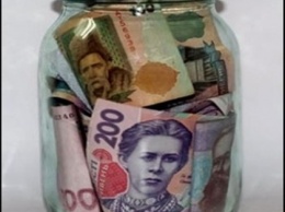 В Запорожской области у бабушки украли трехлитровую банку со 130 000 грн