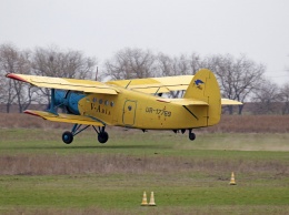 Желто-синий самолет фотографирует Одессу по заказу мэрии: одна из его камер разработана в годы Второй мировой