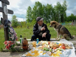 Поминальные дни 2018: украинцам категорически запретили приносить это на кладбище