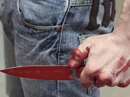 Нож в горло. В Черниговской области мужчину зарезал его приемный сын
