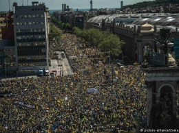 Сотни тысяч каталонцев вышли на улицы в поддержку арестованных политиков