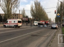 Авария в Кривом Роге: столкнулись автобус с рабочими, маршрутка и легковой автомобиль