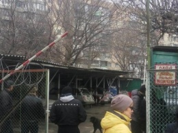 Вооруженное нападение на автостоянку: что сегодня произошло на одесском Таирова (ВИДЕО)