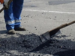 Черниговцы просят обязать коммунальщиков убирать после ямочного ремонта