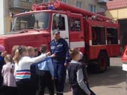 Черноморские спасатели провели для детей города общественную акцию "Предотвратить. Спасти. Помочь" (фото)