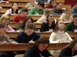 Парламент отказался поднять студентам вузов именные стипендии Рады
