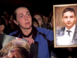 На Закарпатье толпа людей пыталась совершить самосуд над 14-летним убийцей (видео)