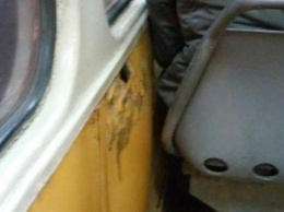 По Одессе колесит дырявый изнутри трамвай (ФОТО)