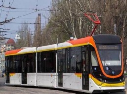 В Днепре проходит обкатку новый украинский трамвай (ФОТО)