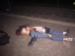 В Одессе ночью мужчину разорвало на части под колесами поезда
