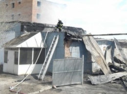 Пожар на складе в Скадовске тушили силами четырех подразделений