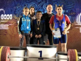Черноморская команда по тяжелой атлетике блестяще выступила на Чемпионате Украины