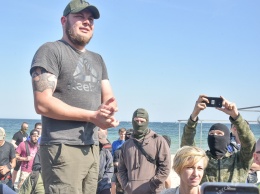 Одесские активисты проверяли «Причал №1» на предмет незаконного строительства, но хозяева показали документы (фото)