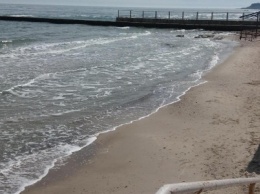 Одесситы из своего кармана оплатили восстановление частного пляжа повышенной комфортности (ФОТО)