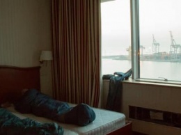 Экстремалы переночевали в лучшем номере заброшенной гостиницы "Одесса" (ФОТО)