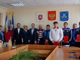 Власти Алушты пообещали поддержку борцам-победителям юниорских первенств России