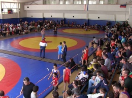 Турнир по вольной борьбе собрал в Алуште более 400 спортсменов