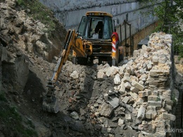 Вместо восстановления - снос: руины знаменитого «рыбного ресторана» в Одессе уничтожают. Фото, видео